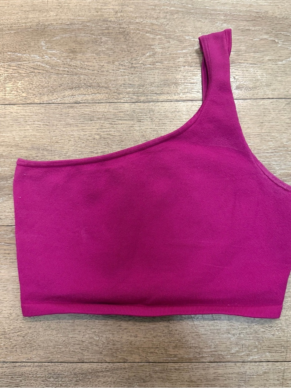 Aritzia One-Shoulder Crop Top in Magenta size medium
